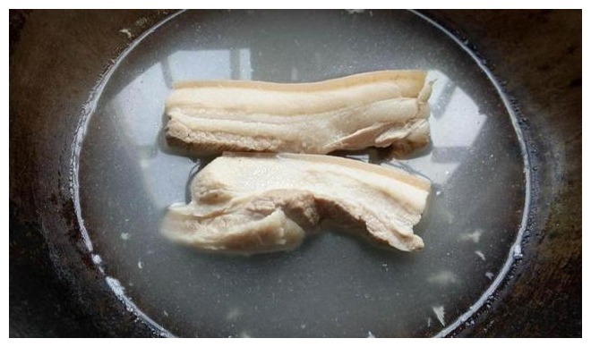 鲜美而不腻 蒜苗回锅肉的做法原来那么简单，看着都流口水