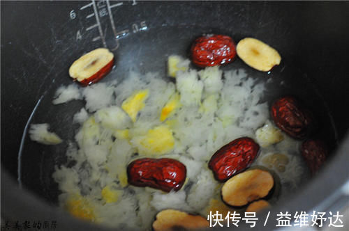 气血|银耳和“它”一起煮,隔三差五吃一次,皮肤好皱纹少,还补气血!