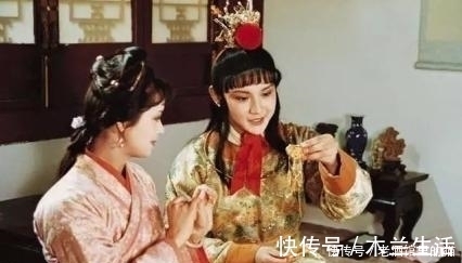 夫妻&薛宝钗嫁给宝玉后，二人是否有夫妻之实？她很隐晦地给出了七个字