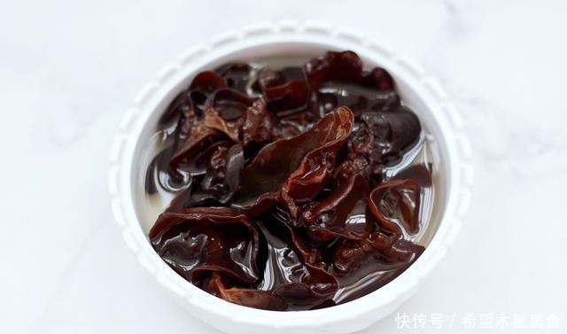 扇贝肉|冬天就爱这一锅,海鲜木耳豆腐羹,鲜香清淡又营养,常吃吃不够