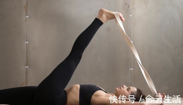 双腿|瑜伽流派那么多,为什么唯独练艾扬格的人腿会变得越来越长越直?
