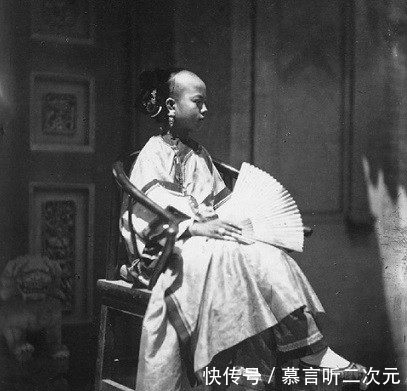 罕见|晚清罕见老照片:清代女子穿高跟鞋,最后一张孩子好心酸!