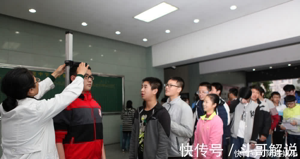 壮壮|比八角和味精还伤害大的调味品,若孩子吃得多,个头矮小发育困难