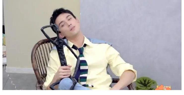 宝藏男孩|吴磊有多可爱?节目中模仿狗狗,逗得赵丽颖差点笑喷!