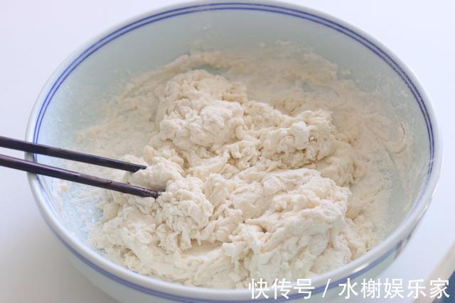 春天最鲜的蔬菜,加几个鸡蛋做成盒子,不爱面食的南方人见了都馋