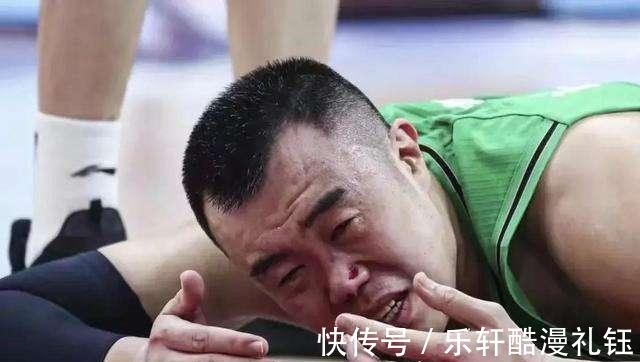偷袭|严惩威姆斯,韩德君被打骨折,慢动作还原任骏飞偷袭韩德君面部