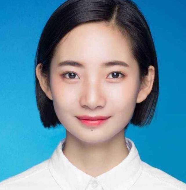 女生拍证件照时，记住这3个“小心机”，立马拍出“女神照”