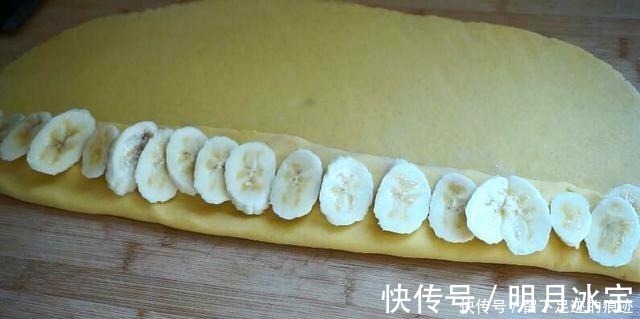 面饼|香蕉不要直接吃，加1碗玉米面，粗粮细做，比买的面包好吃