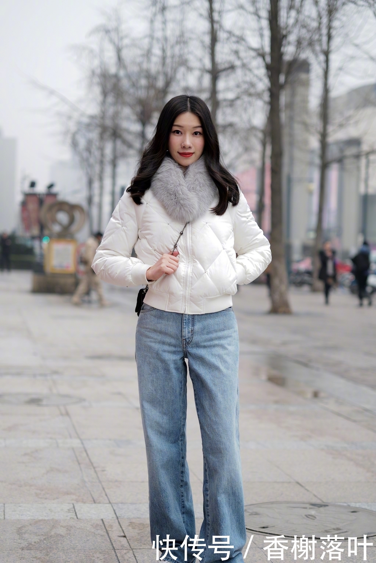  宽松版型|有一种羽绒服，叫“过腰不过膝”，时髦保暖又显高，很适合小个子