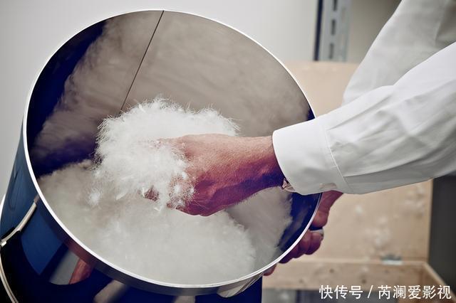 一万多的羽绒服,凭什么Moncler盟可睐要比波司登贵那么多