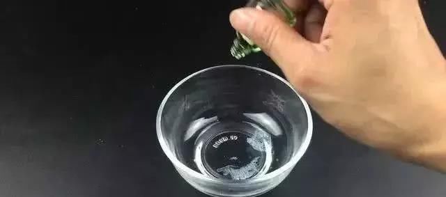 运动鞋千万别用清水洗，教您一招，鞋子干净不变形，省时又省力