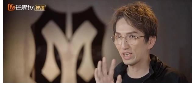 飛云之下|《披荊斬棘》二公表演，林志炫跌落舞臺，落淚道歉，引起全網(wǎng)共鳴