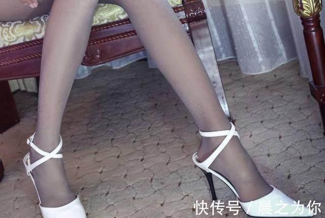 细脚 细脚高跟鞋,彰显出秀气的女人姿态,展现精致魅力
