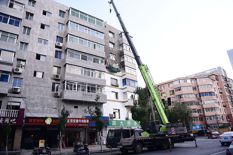 小王|6楼想要安装电梯，1楼住户坚决不同意，新方案出台1楼又同意了