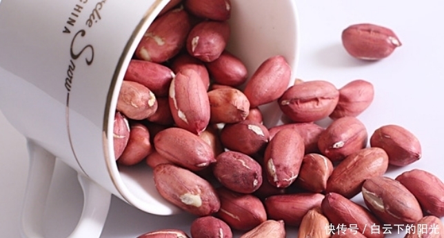 吃花生让血压升,还是降?高血压患者天天吃行吗?看完你就明白了