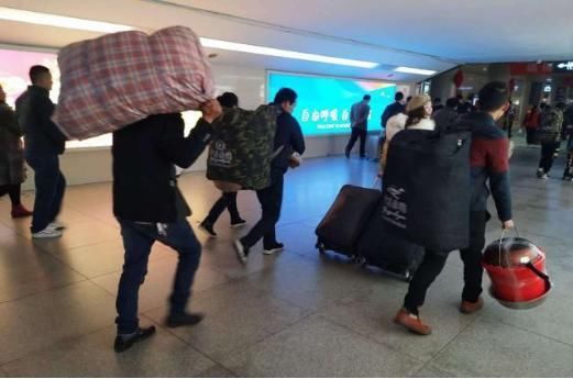 有人|为什么有人选择20小时的火车,也不乘坐10小时高铁,2小时飞机