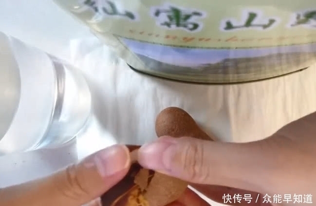 野果子|像香蕉,吃起来酸酸的野果子,被称为“果中钙王”,有认识的吗