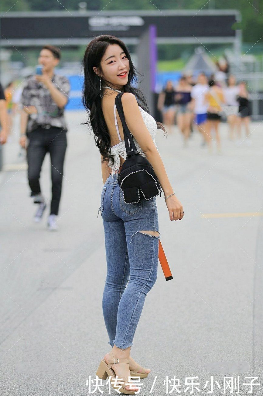 非常香甜的北方美女,你在街边能看到什么时尚