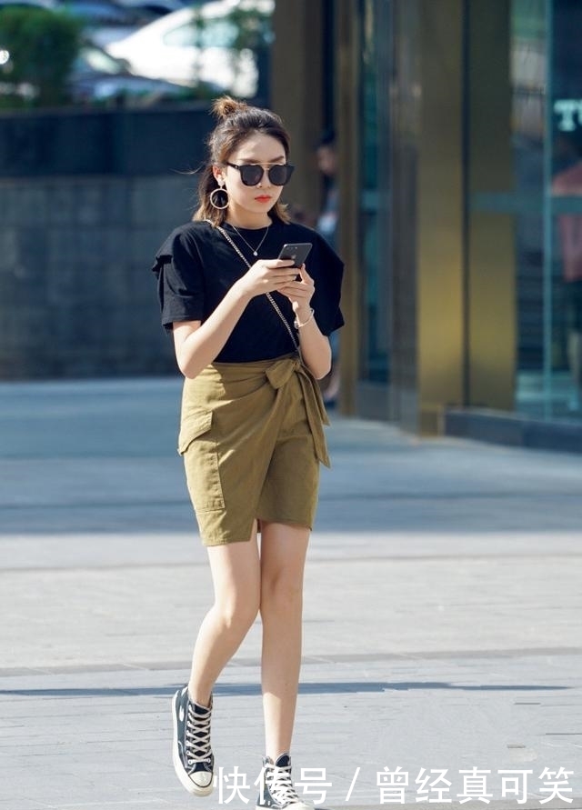 独有|街拍:美女一身装扮处处都散发着独有的柔和之气,非常好看