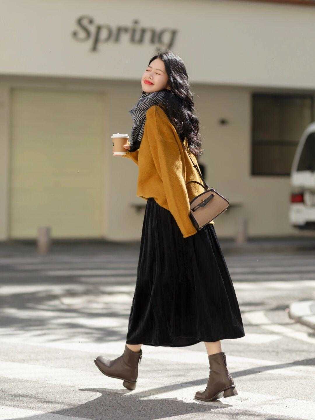 靴子 今年靴子流行“穿粗不穿细”,稳重大方又百搭,保暖舒适不累脚