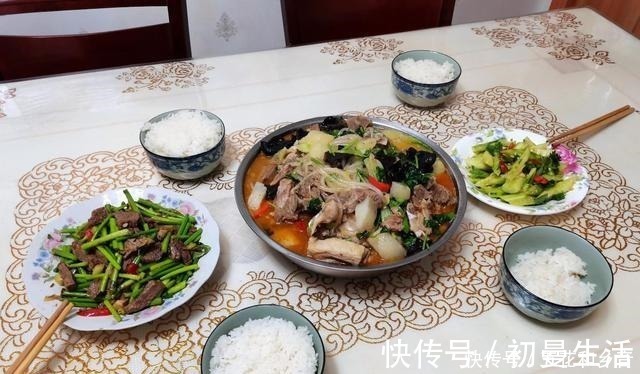 婆婆家的午餐,满满的盆装肉,真的是吃一顿饱两顿,解馋!
