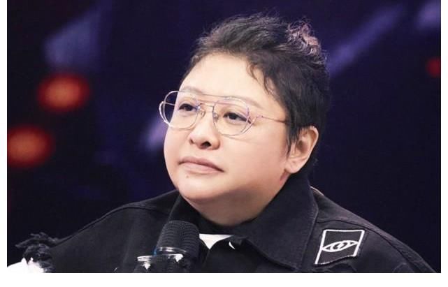 韩红|韩红录节目时摔手卡，大吼“别拍了”！真性情还是没礼貌？