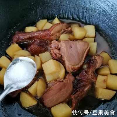 大厨教你做#精致一人食#土豆焖鸭,学会不用下馆子