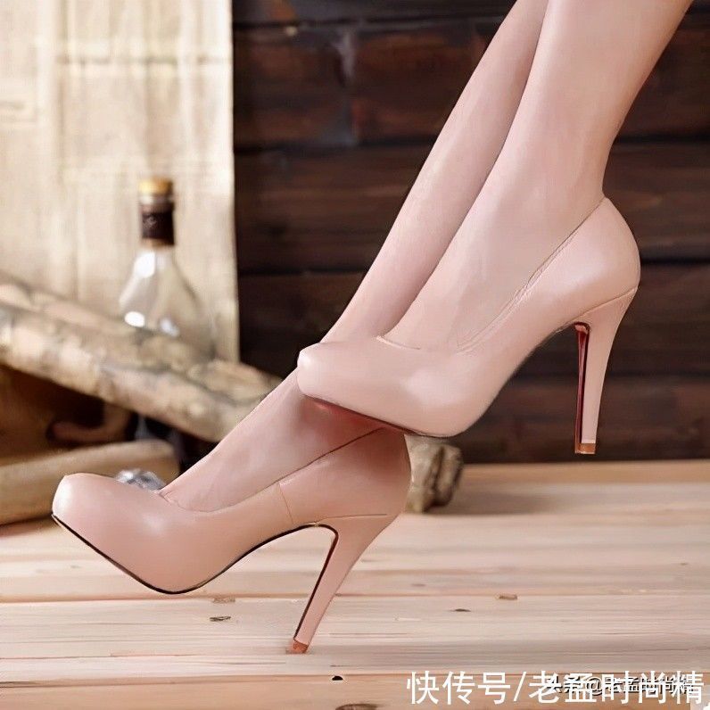 头层牛皮 不是只有尖头高跟鞋才能穿出女人味,圆头高跟鞋能让你更加的性感