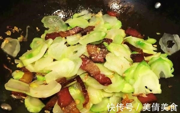 这菜一斤4元,却是南方人的最爱,孕妇要常吃,叶酸含量超高