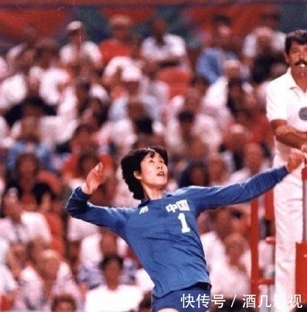 女排精神|郎平卸任女排主教练，再见“铁榔头”，一段女排传奇时代的暂别