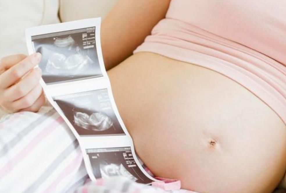 宝宝|怀孕之后肚子上浮现一条“黑线”,妈妈嫌丑婆婆嫌细,别再迷信了