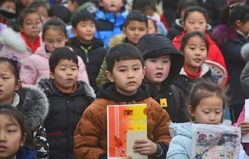 小学生|期末考试结束后，小学生对班主任老师说出一句话，问清原因更感动