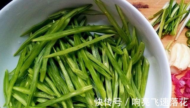 深秋,这菜再贵也要吃,钙含量比鸡蛋高,清爽又解腻,别不懂吃!