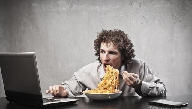 太饱|治胃病,别老花冤枉钱中医吃饭少做3件事,养胃事半功倍