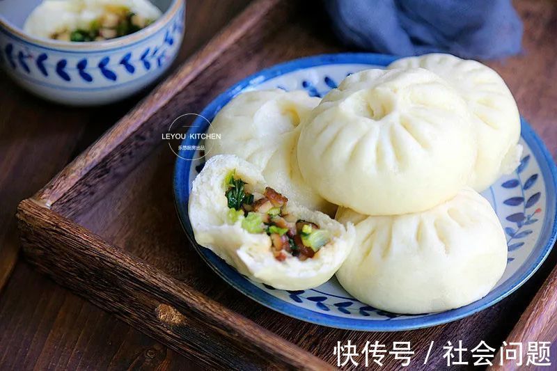 纯素馅大包子，鲜嫩多汁，比肉的还香，一次多蒸点，早餐也有了