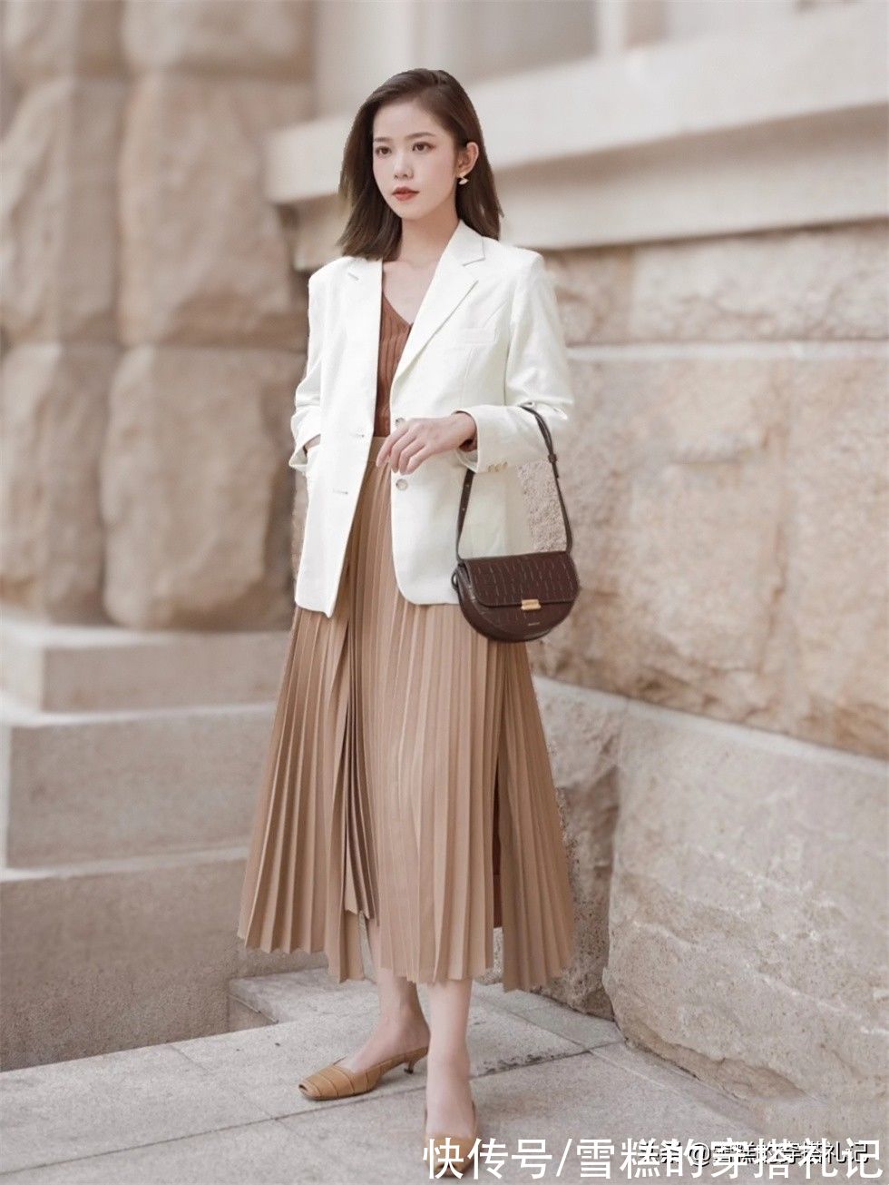 搭配 “长裙+短靴”=早秋最美穿搭!遮肉显高还时髦,日常通勤都适合