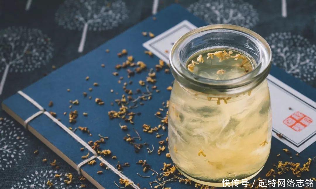 五首桂花诗词:一枝淡贮书窗下,人与花心各自香