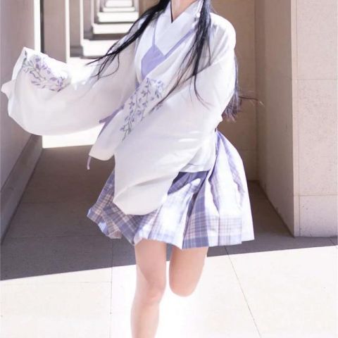 “汉服+jk制服”穿法火了本以为在乱搭，结果双坑少女都沦陷了