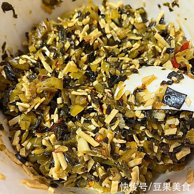 酸菜豆腐丝包子这样做，手残党也能当大厨