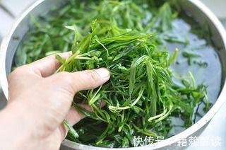 扫帚菜|三伏天女孩经常吃野菠菜,坚持半个月后,身体出现多种惊喜变化