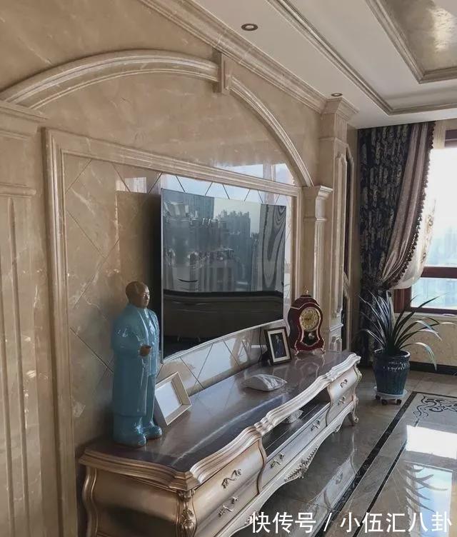 毛爷爷|婚房装修完工，砸5万块做的电视墙太肉疼，婆婆说我败家