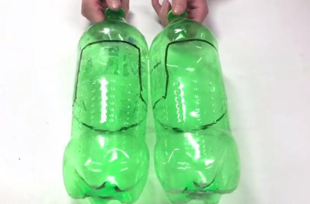 可乐瓶轻松改造一下,放在卫生间里特别实用,家家户户都用的到