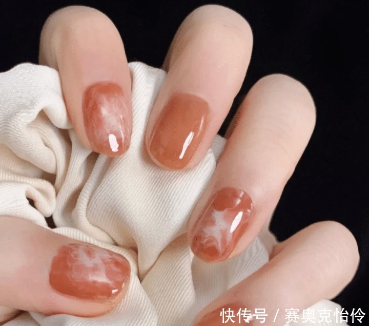 温柔可爱的果冻感美甲,拿图去做!