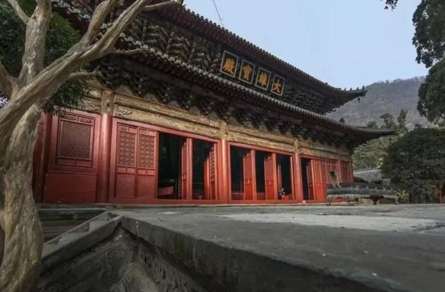 中年|四川一座寺庙，是保存完好的宫殿式寺院建筑群