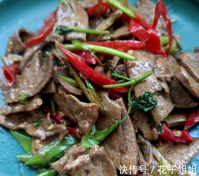 爆炒猪肝|泡椒爆炒猪肝，香嫩可口，美味下饭！