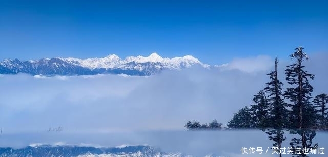 看贡嘎的C位观景台，雪山云海触手可及，从成都出发3.5h就能到达