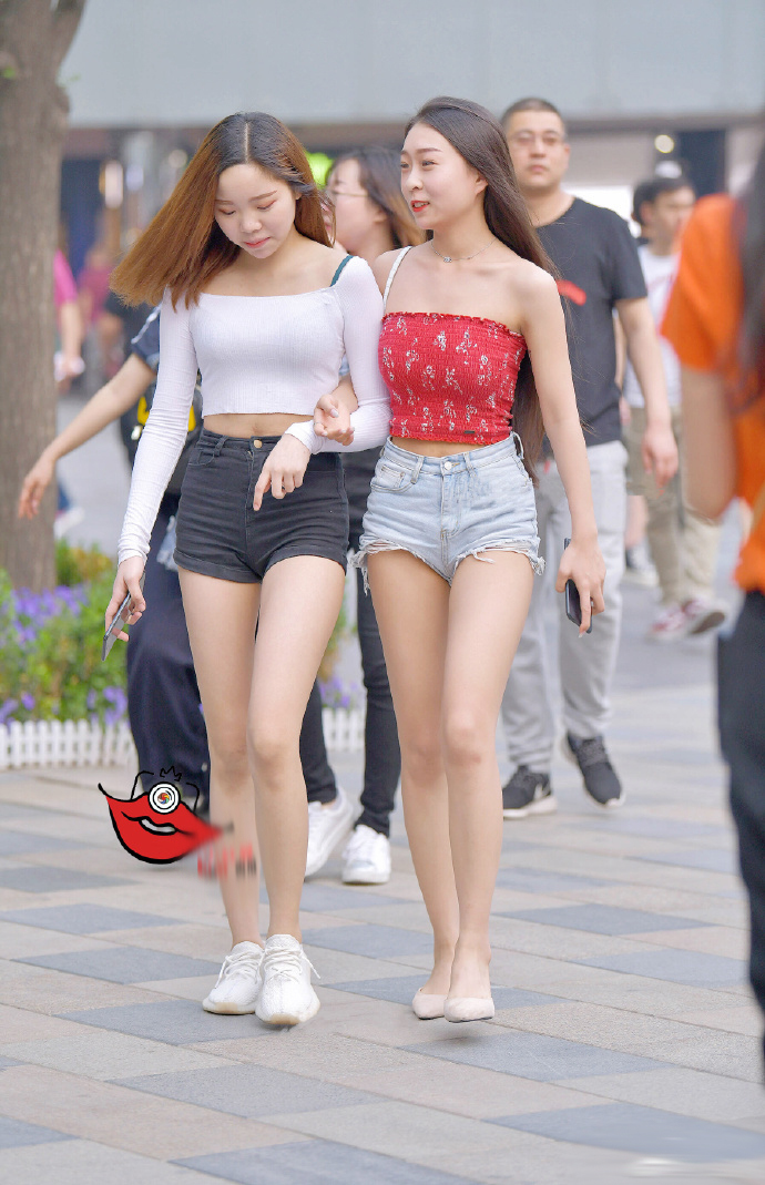 热裤|街拍日常约会出街,很适合穿热裤!