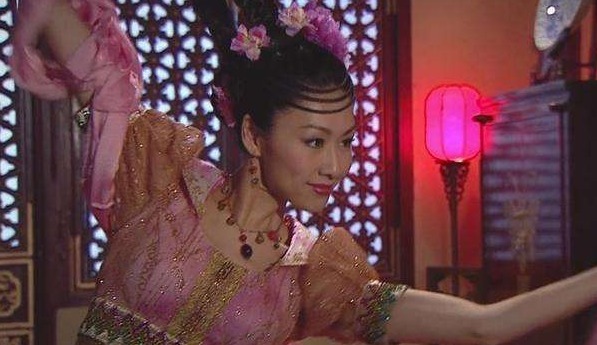 舒穆禄氏|15岁入宫成贵人,5年后与皇后平分秋色,生下3女却被打入冷宫