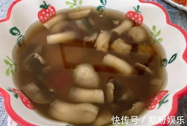 三人|一家三口的晚餐,两菜一汤,一屋三人,简简单单却充满了爱