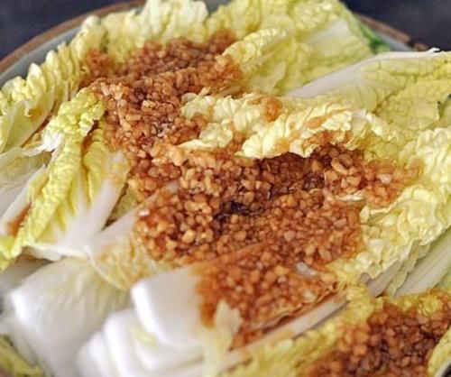 白菜|白菜，不炒也不炖！试试这样做，鲜嫩入味超好吃，比肉还香